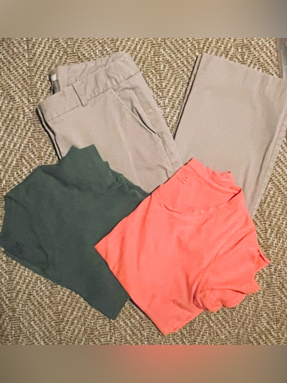 Banana Republic 6S Khaki Pants + Time and Tru XS/S V Neck Tees 3 Pc Bundle